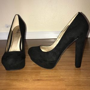 Black chunky heel round toe stilettos
